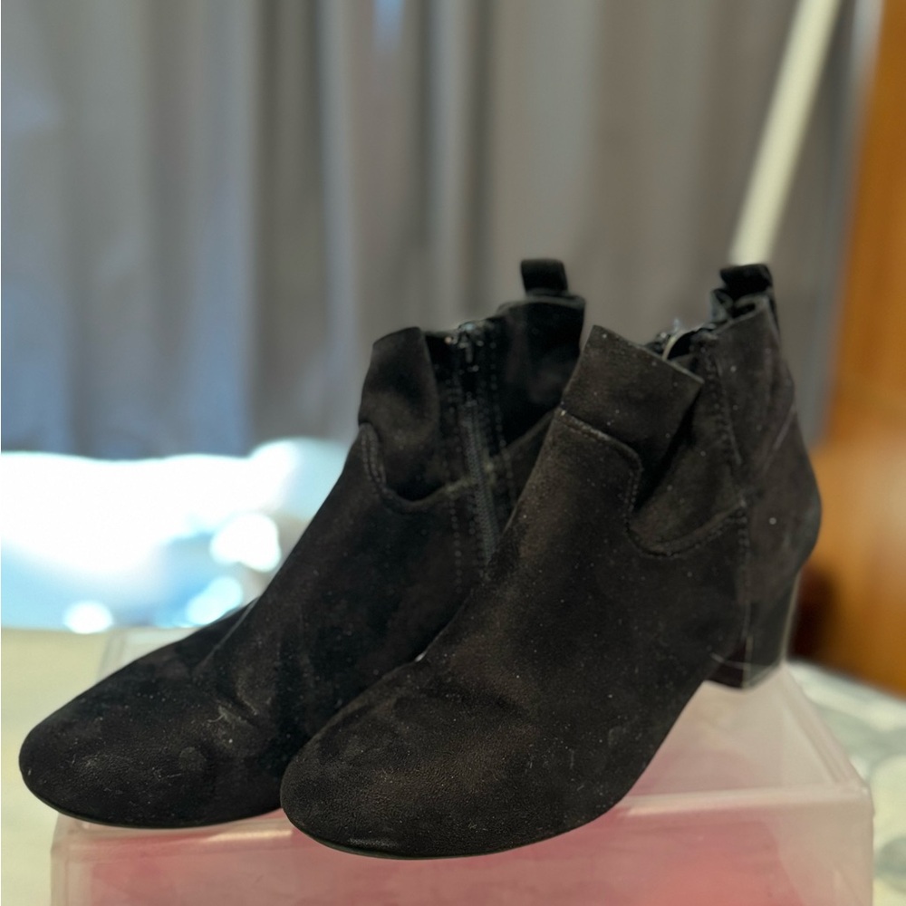 Black women’s booties boots size 9